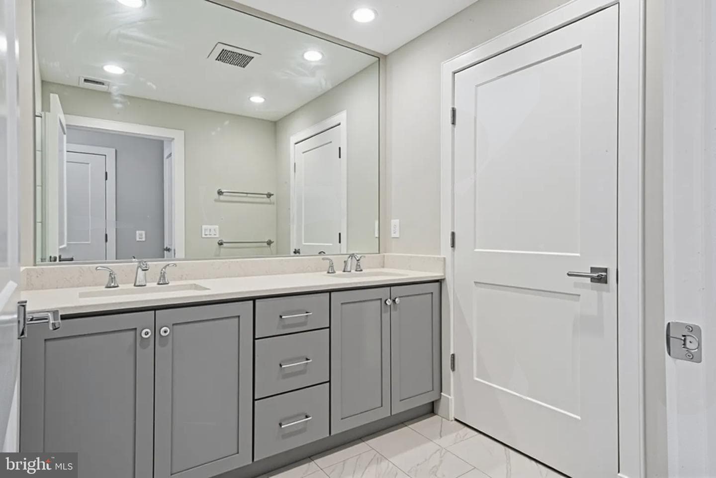 10274 Grosvenor Place photo 48