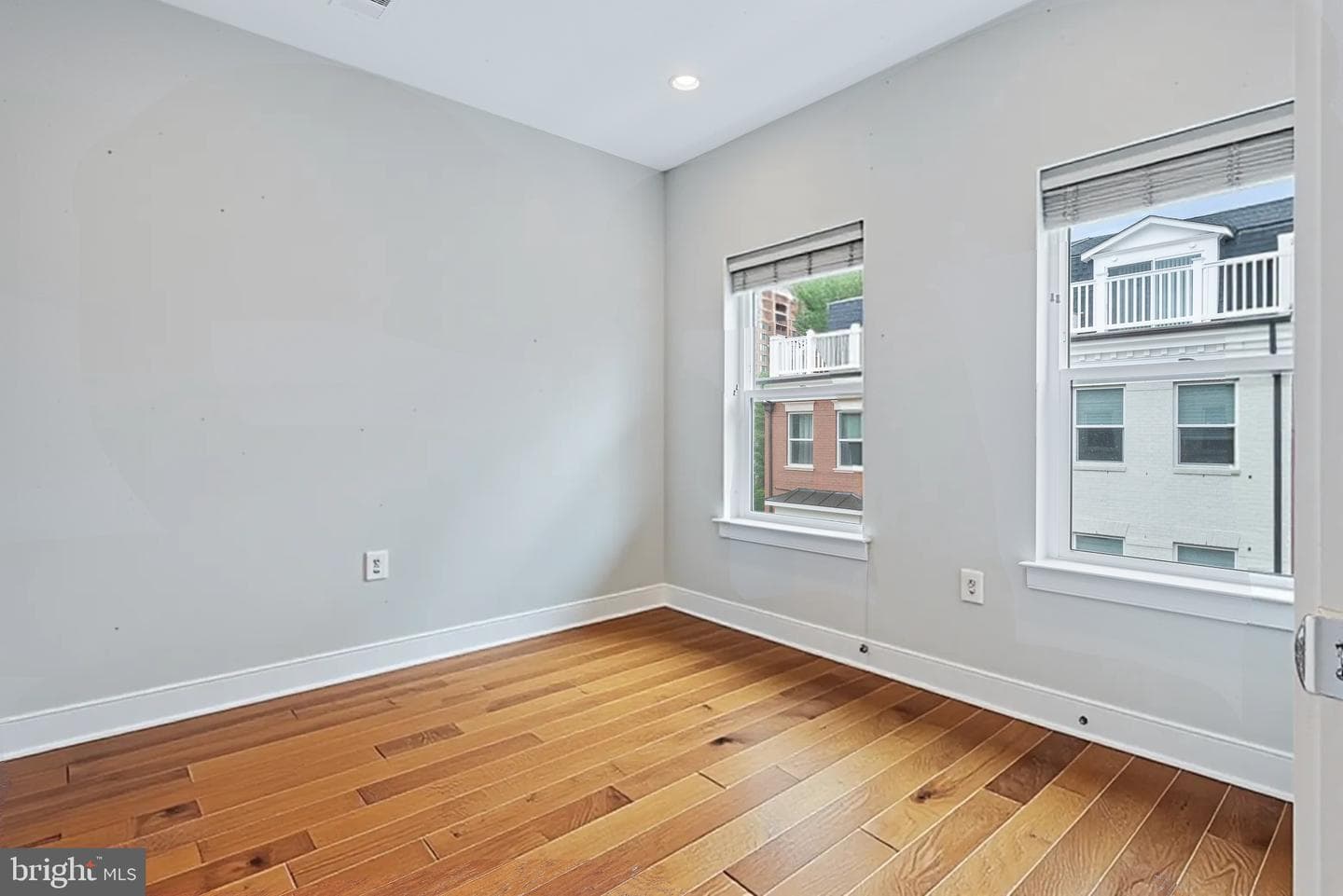 10274 Grosvenor Place photo 55