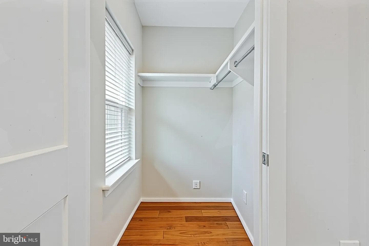 10274 Grosvenor Place photo 57