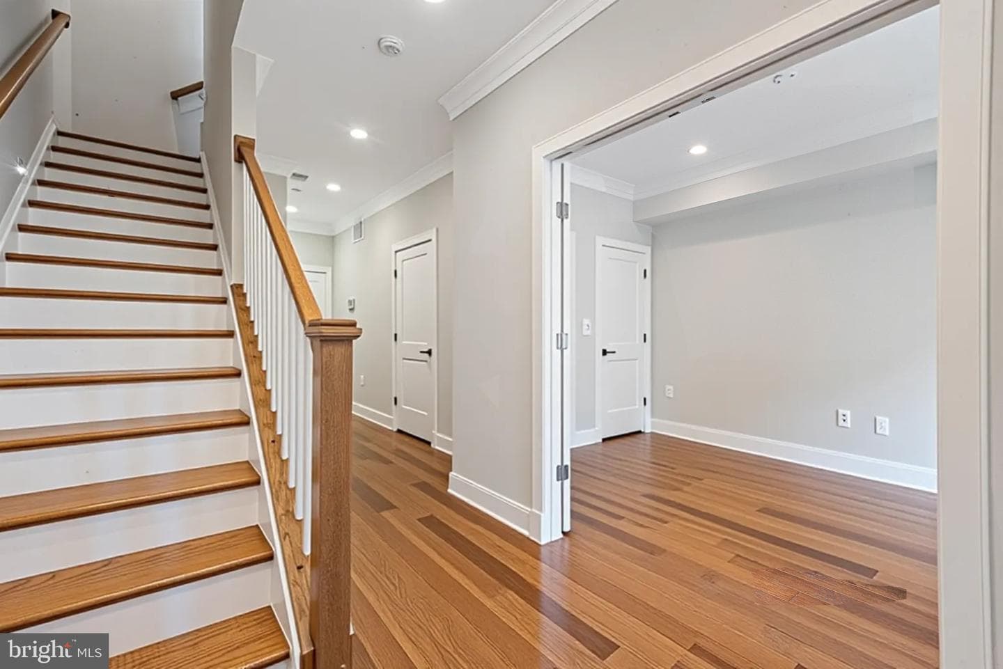 10274 Grosvenor Place photo 6