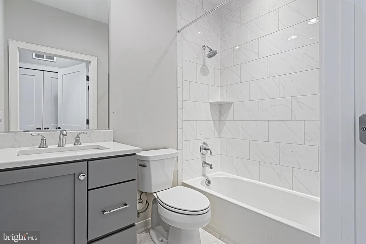 10274 Grosvenor Place photo 72