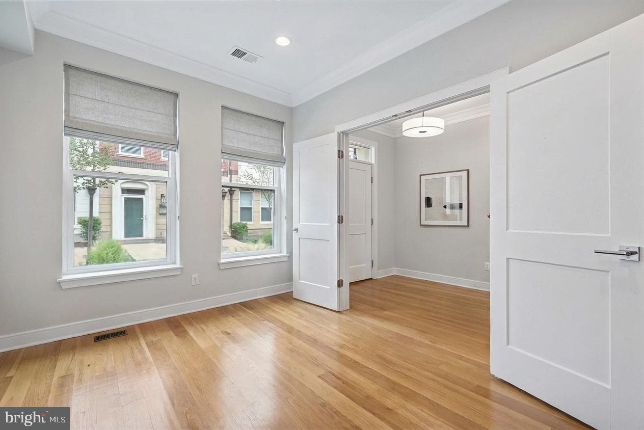 10274 Grosvenor Place photo 8