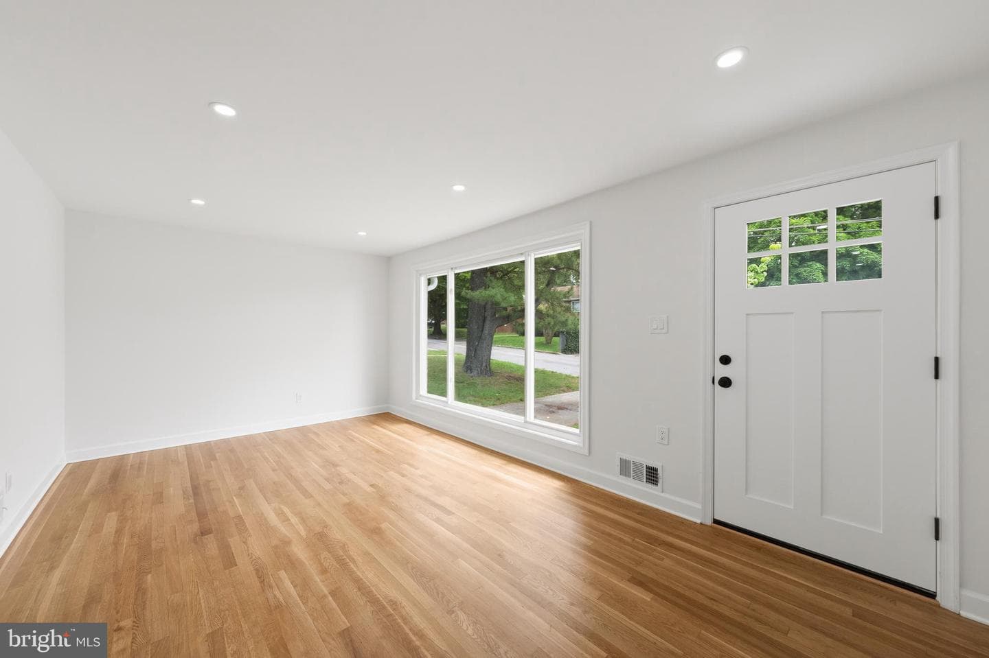 9912 Grayson Avenue photo 3