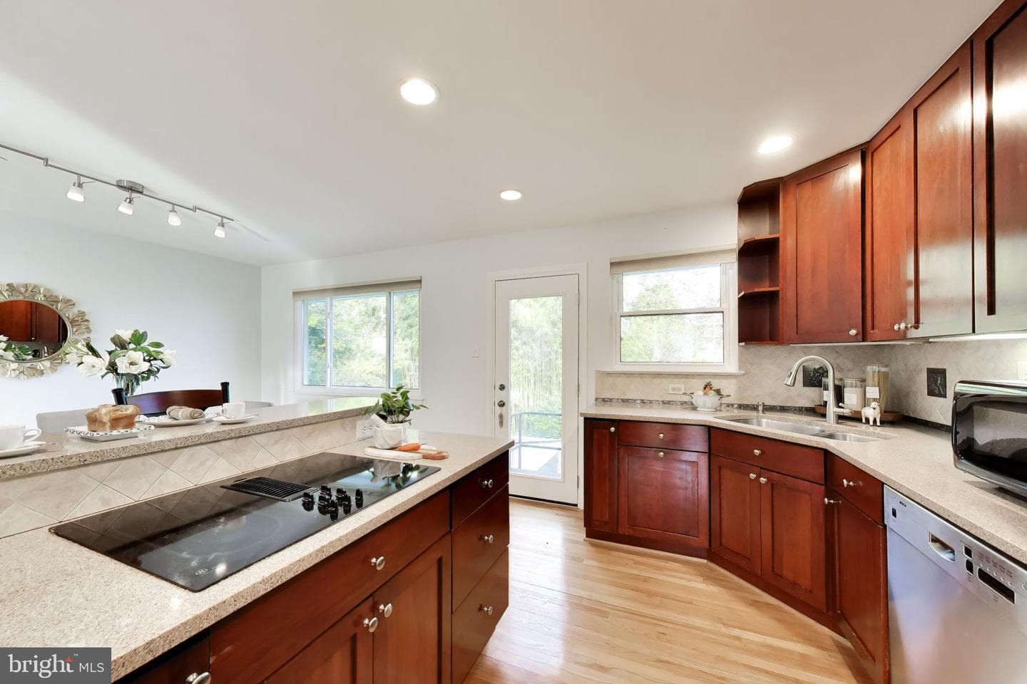 6514 Wilmett Road photo 10
