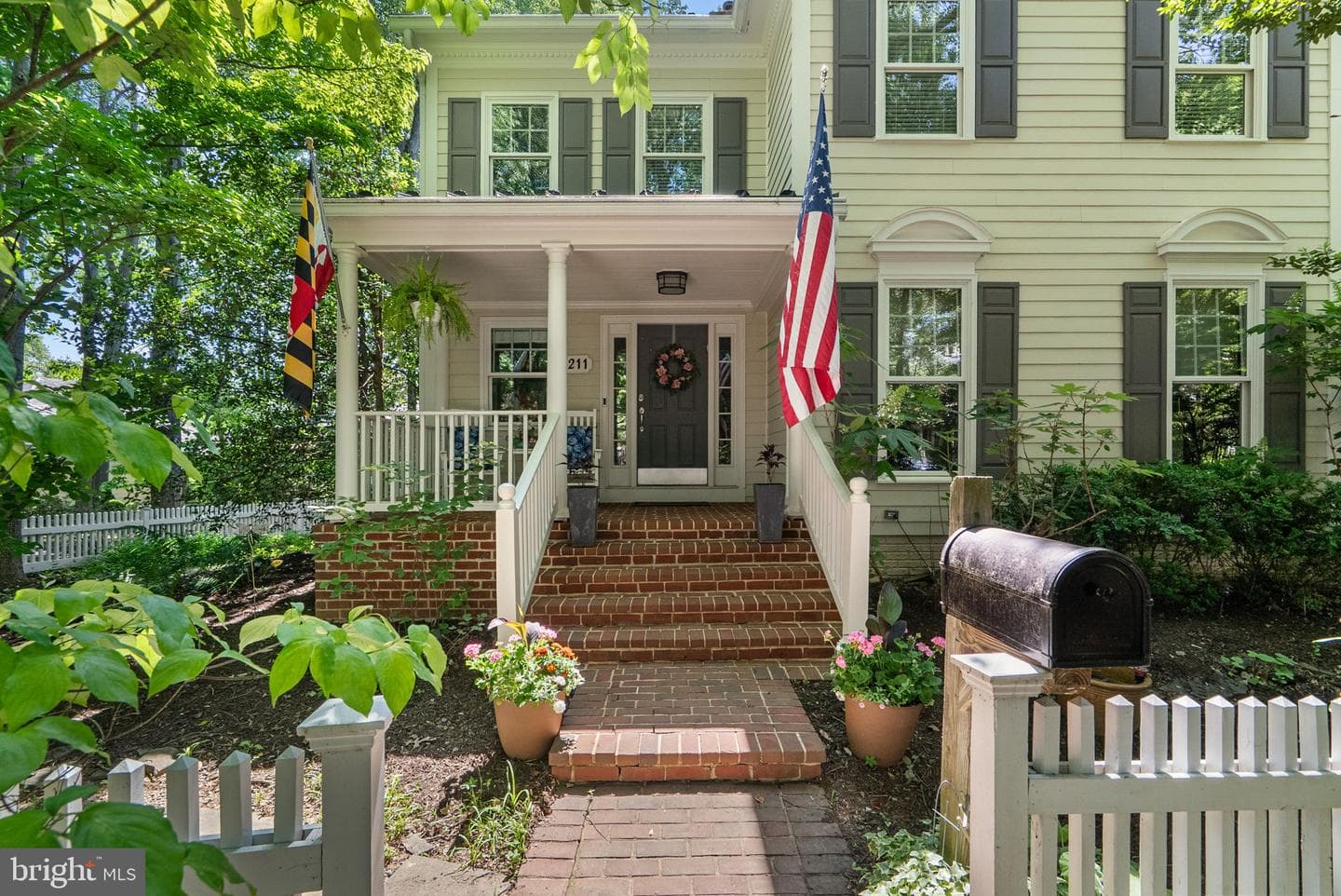 211 Holmard Street photo 3