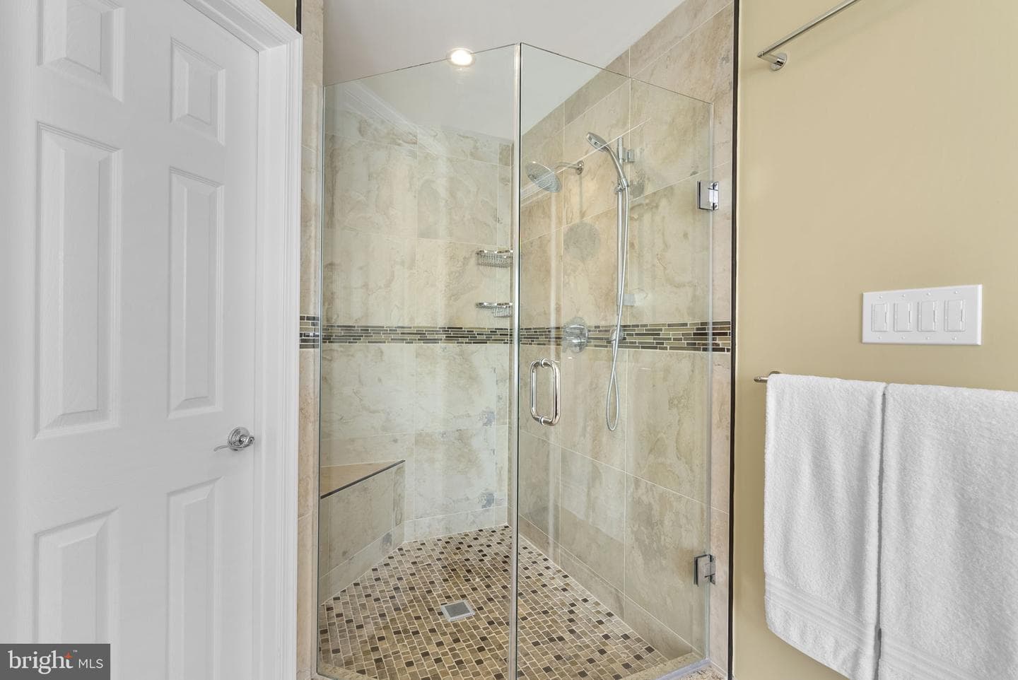 211 Holmard Street photo 35