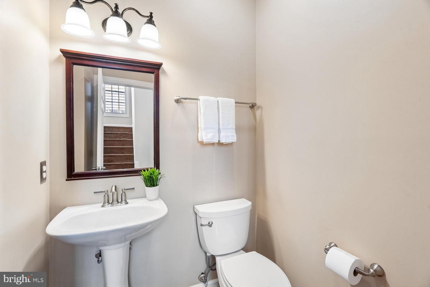 614 Linslade Street photo 20