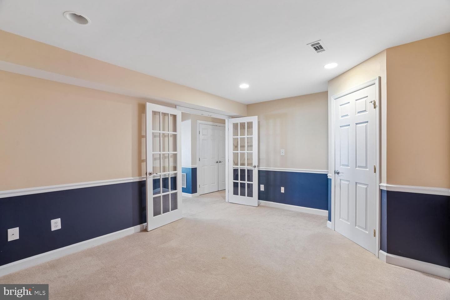 614 Linslade Street photo 43