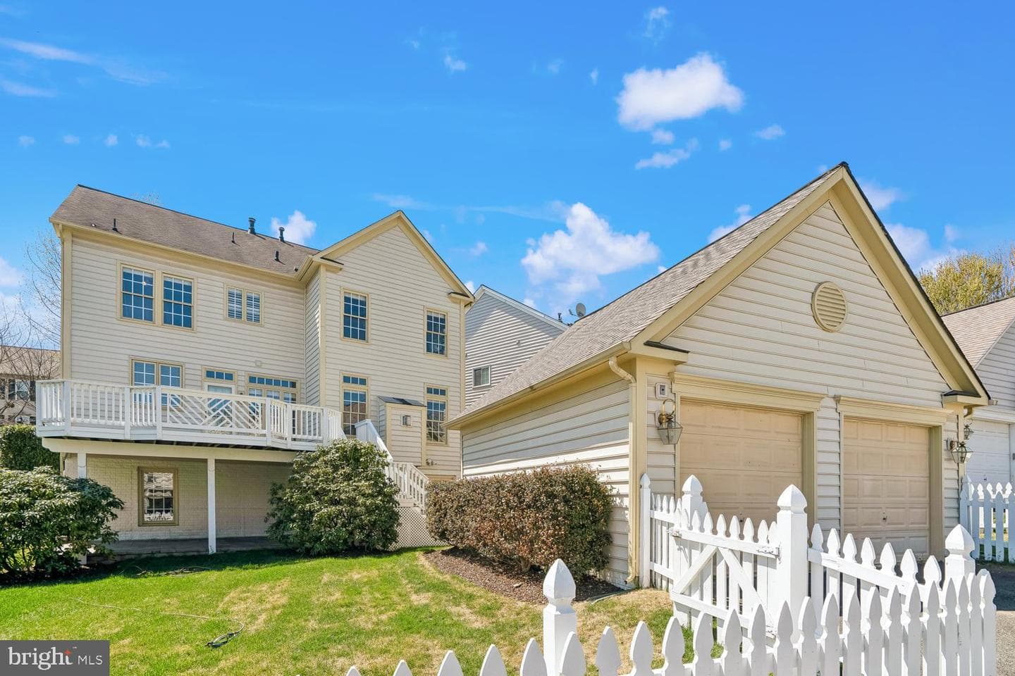 614 Linslade Street photo 48