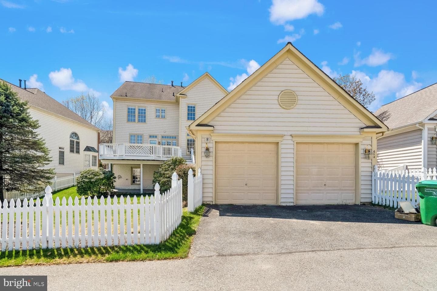 614 Linslade Street photo 49