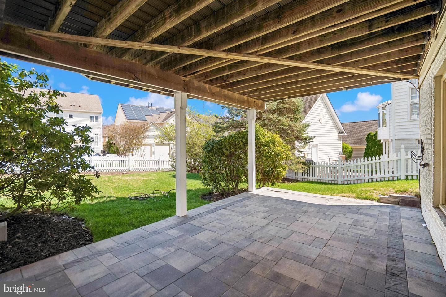 614 Linslade Street photo 50