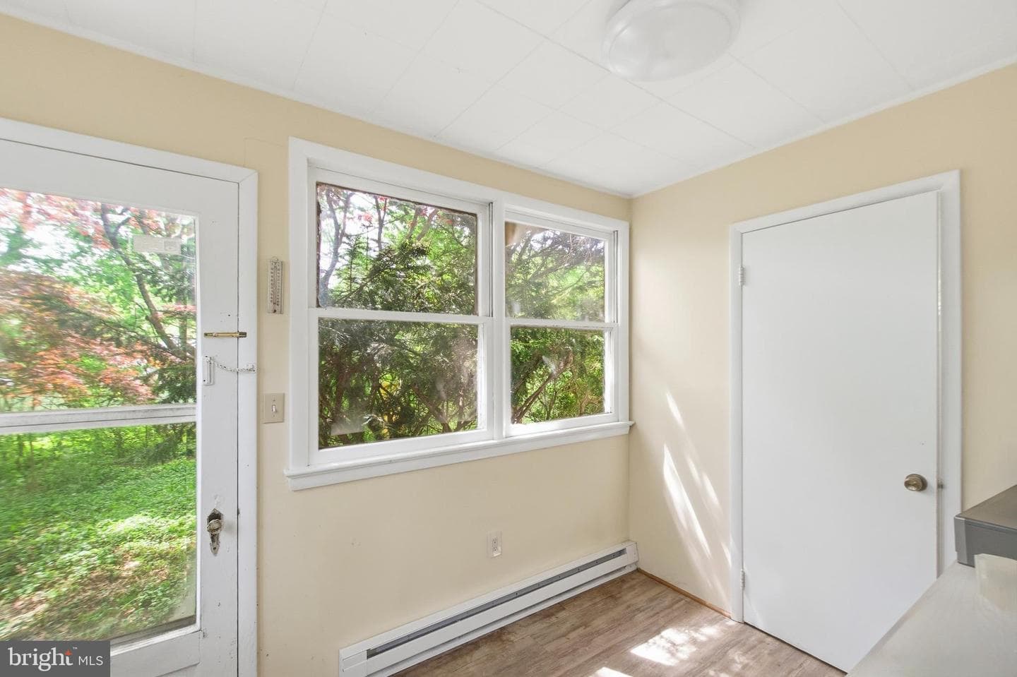 305 W Diamond Avenue photo 14