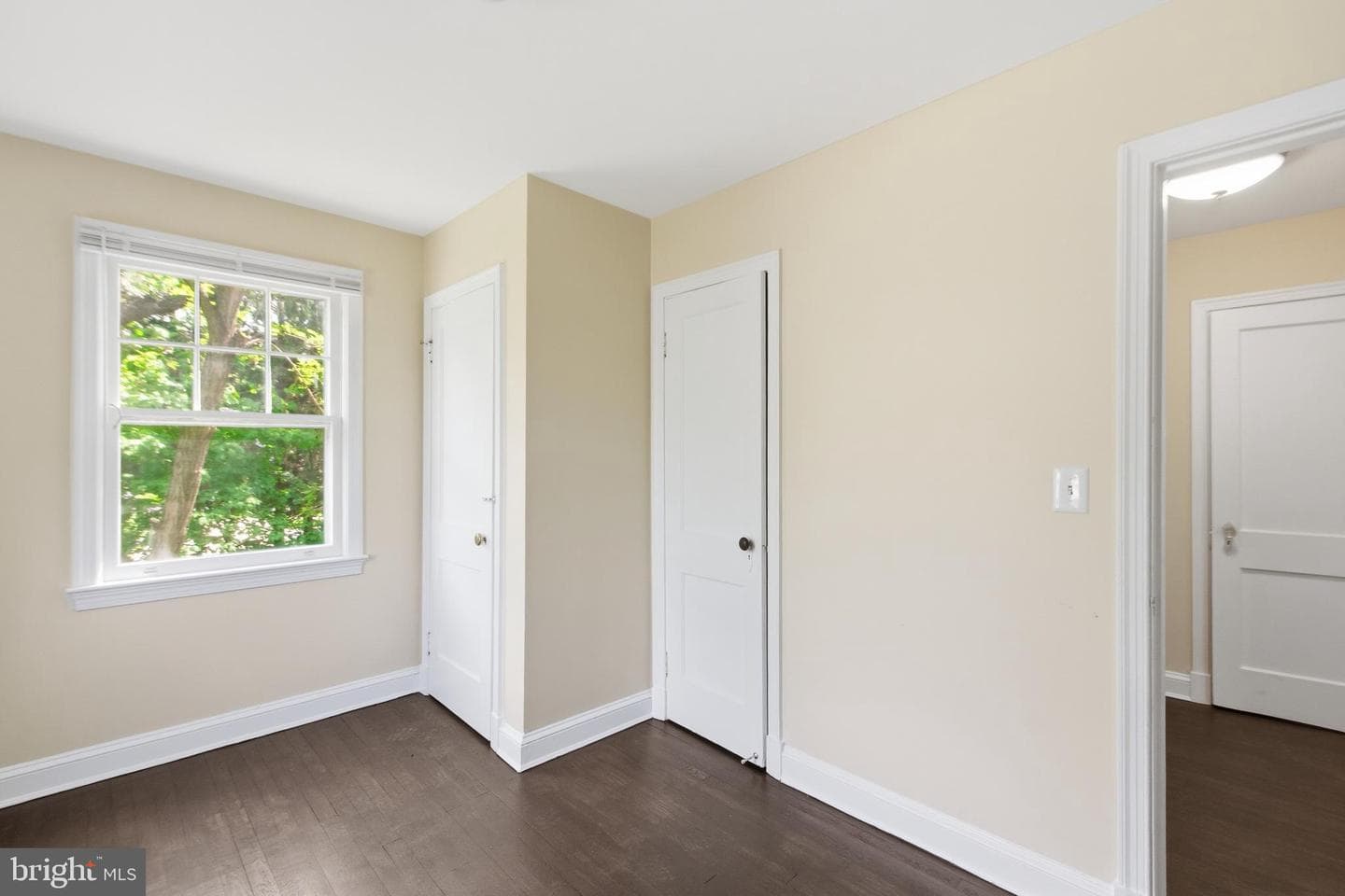 305 W Diamond Avenue photo 17
