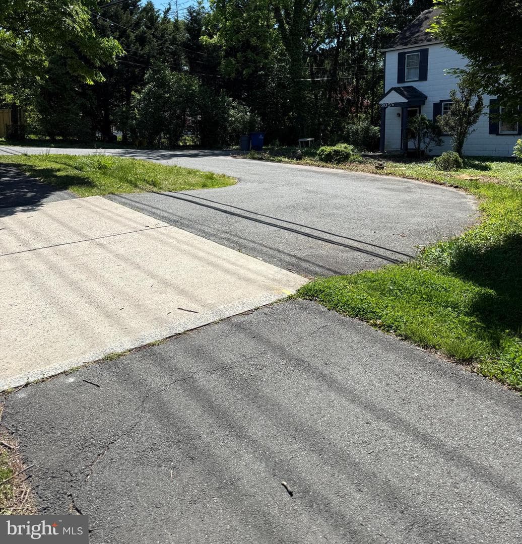 305 W Diamond Avenue photo 23