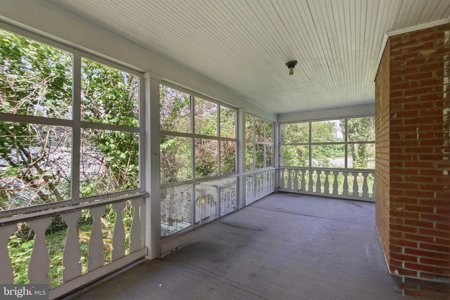 305 W Diamond Avenue photo 24