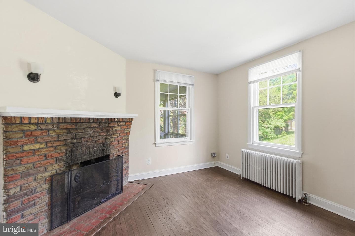 305 W Diamond Avenue photo 6