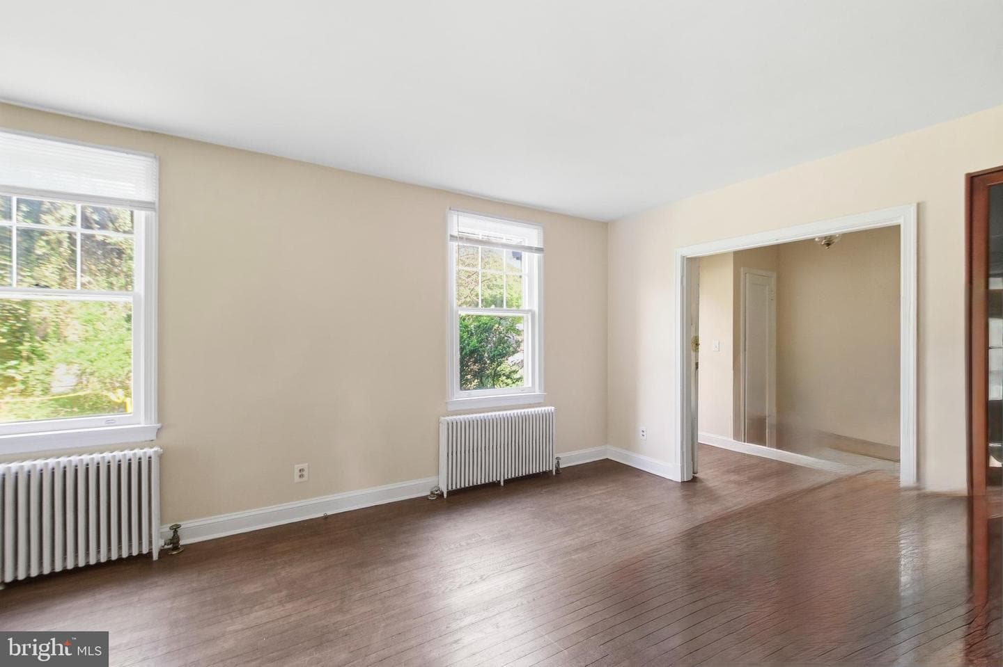 305 W Diamond Avenue photo 8