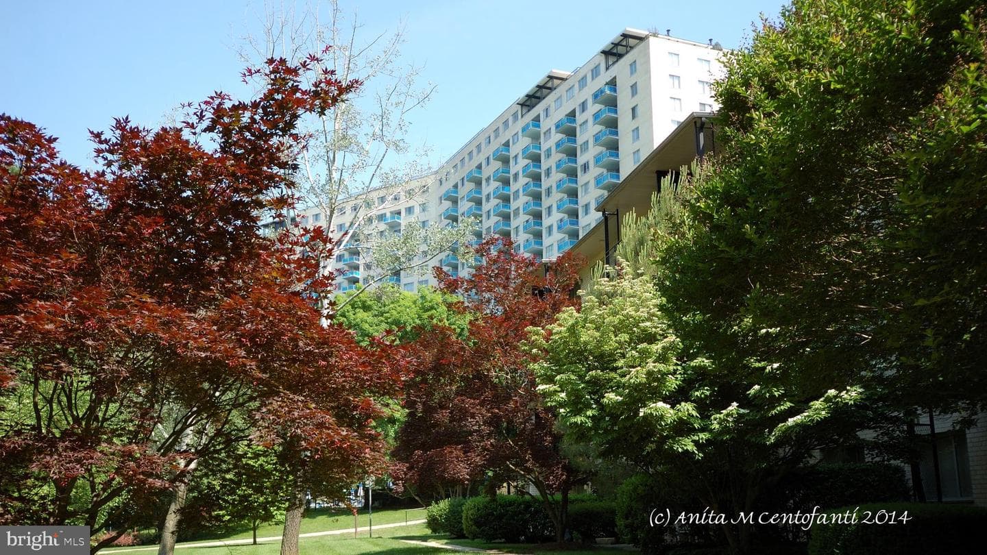 10201 Grosvenor Pl # 1016 photo 24