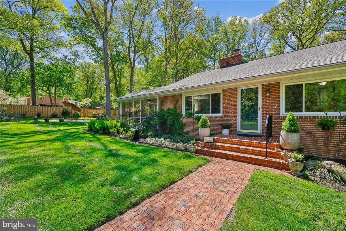 4318 Pinetree Road photo 9