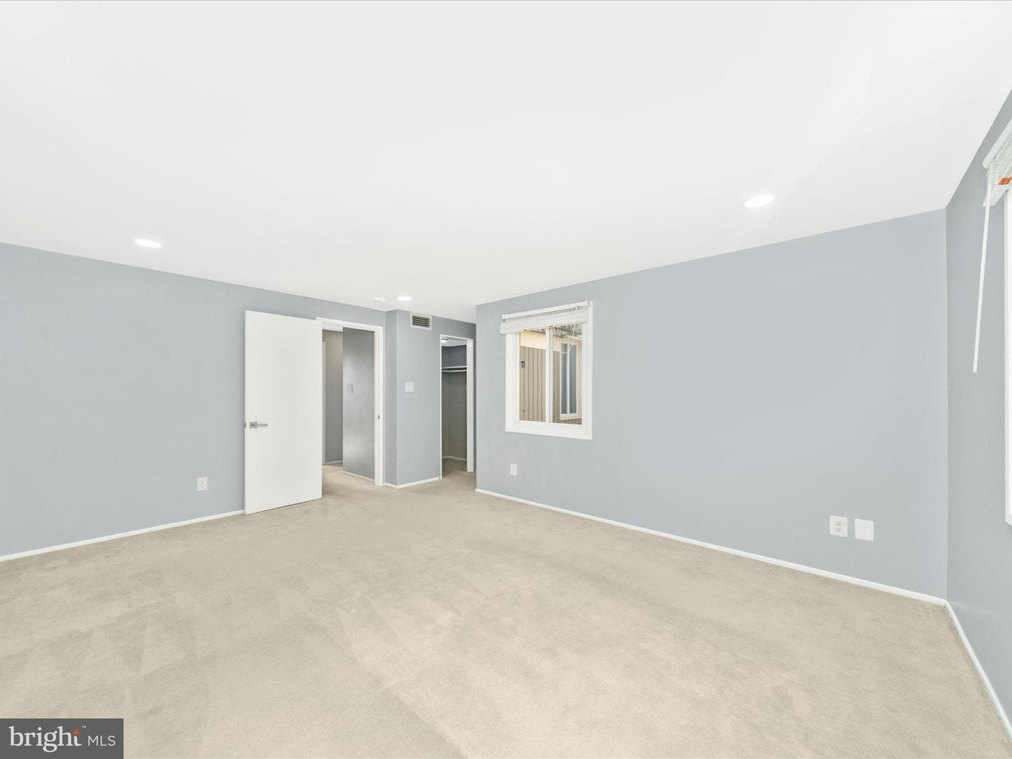10513 Cambridge Court photo 32