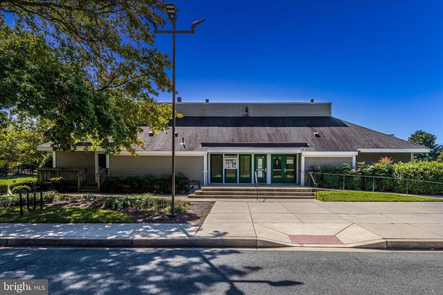 10513 Cambridge Court photo 60