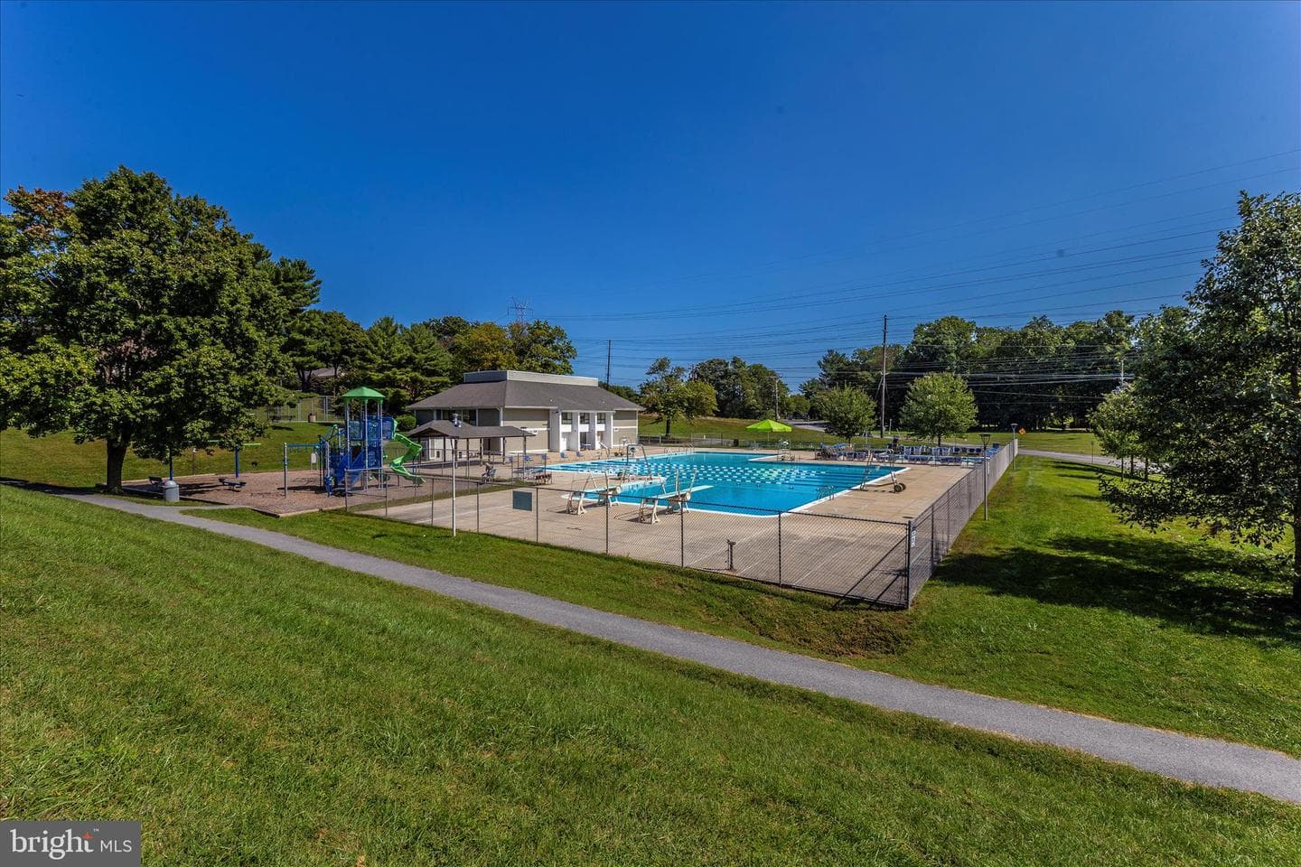 10513 Cambridge Court photo 67