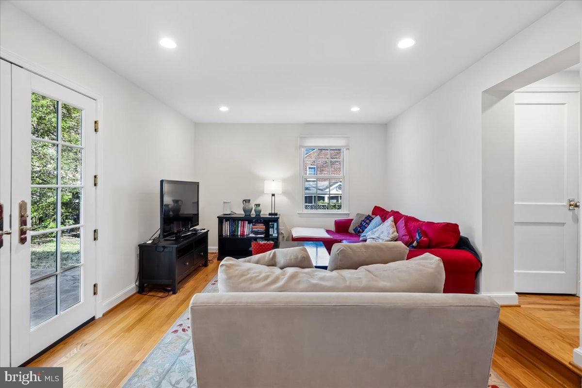 7910 Kentbury Drive photo 28