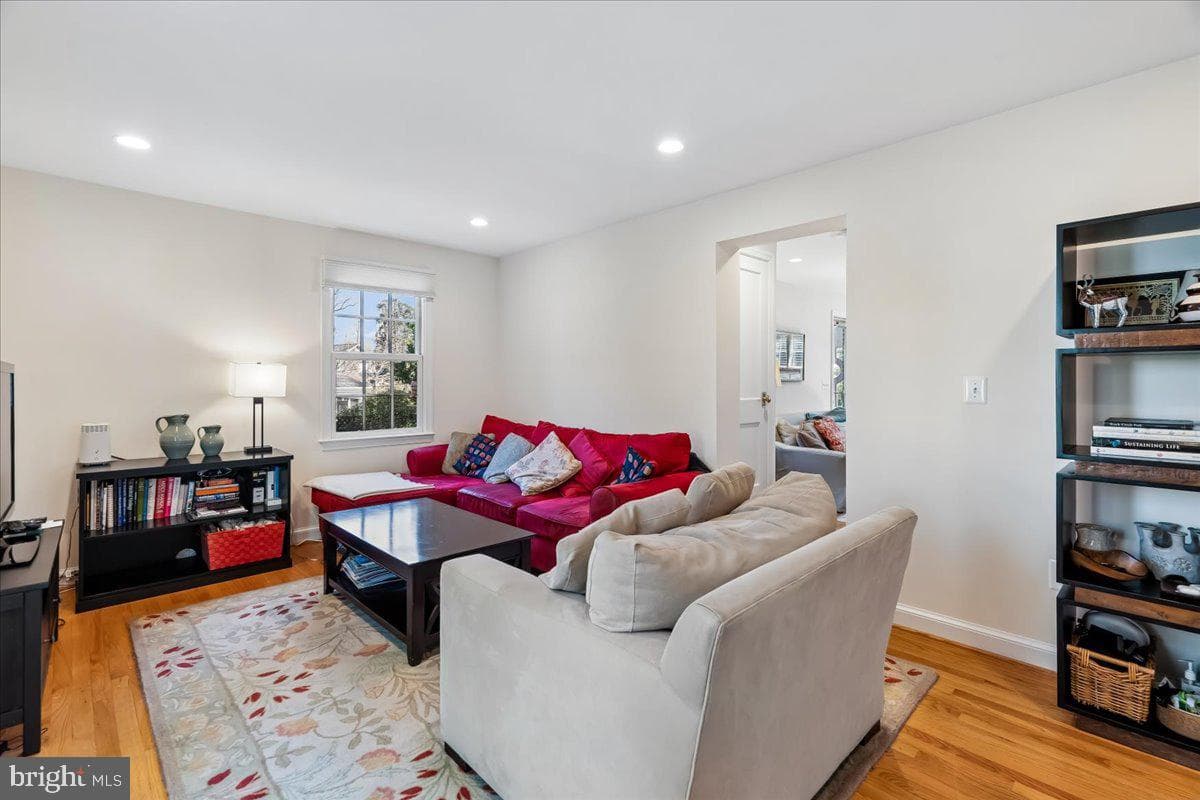 7910 Kentbury Drive photo 29
