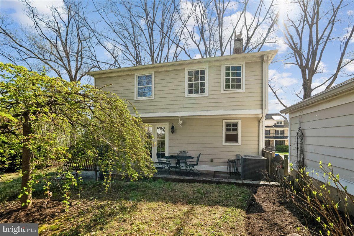 7910 Kentbury Drive photo 3