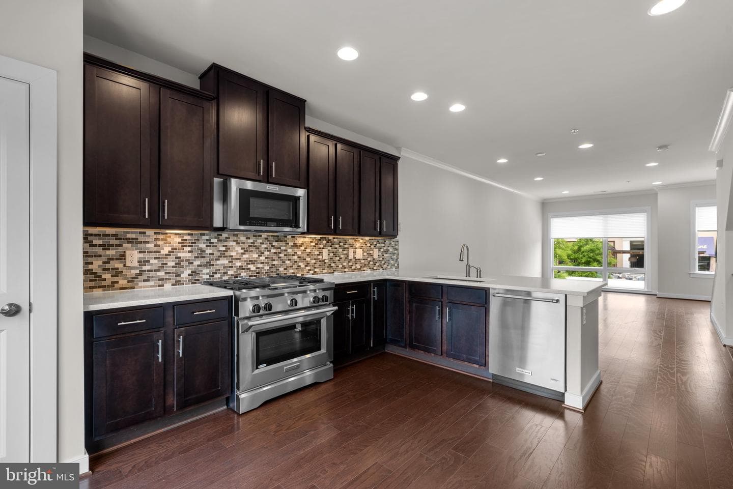 223 Crown Park Avenue photo 8