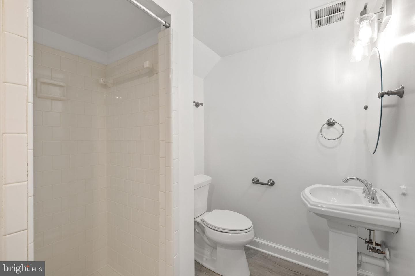 11005 Luxmanor Road photo 33