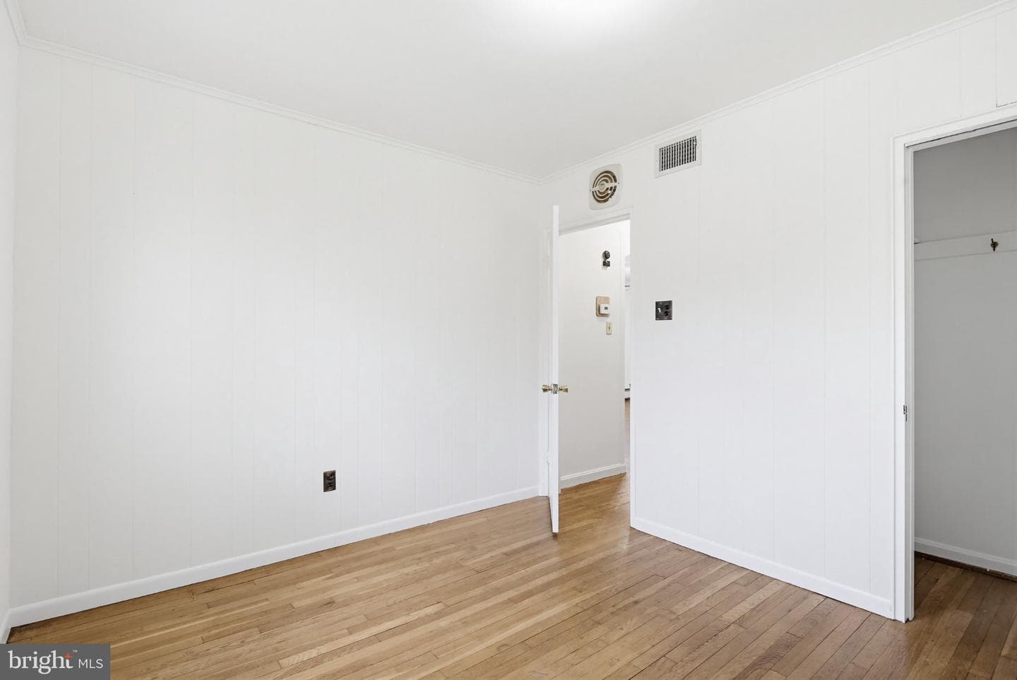 10202 Gardiner Avenue photo 28