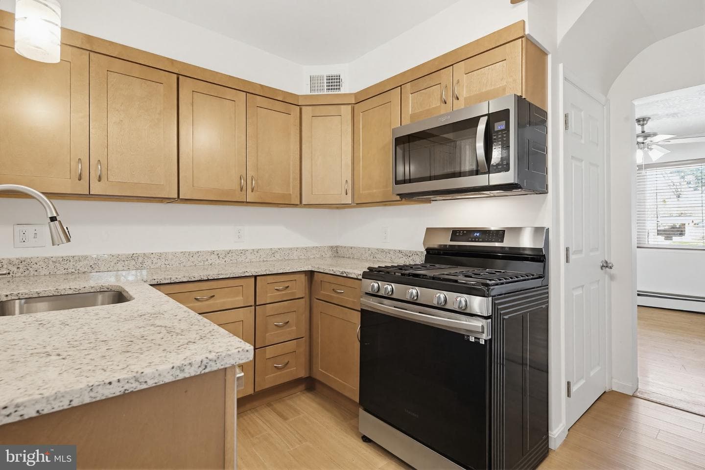 10202 Gardiner Avenue photo 3
