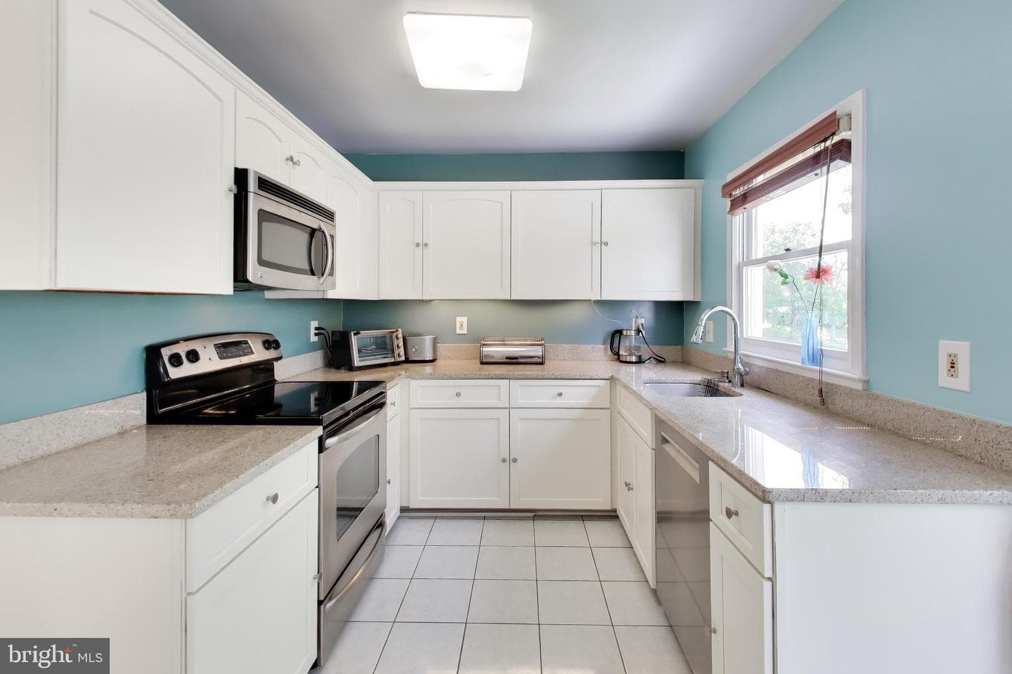 2421 Pondside Terrace photo 6