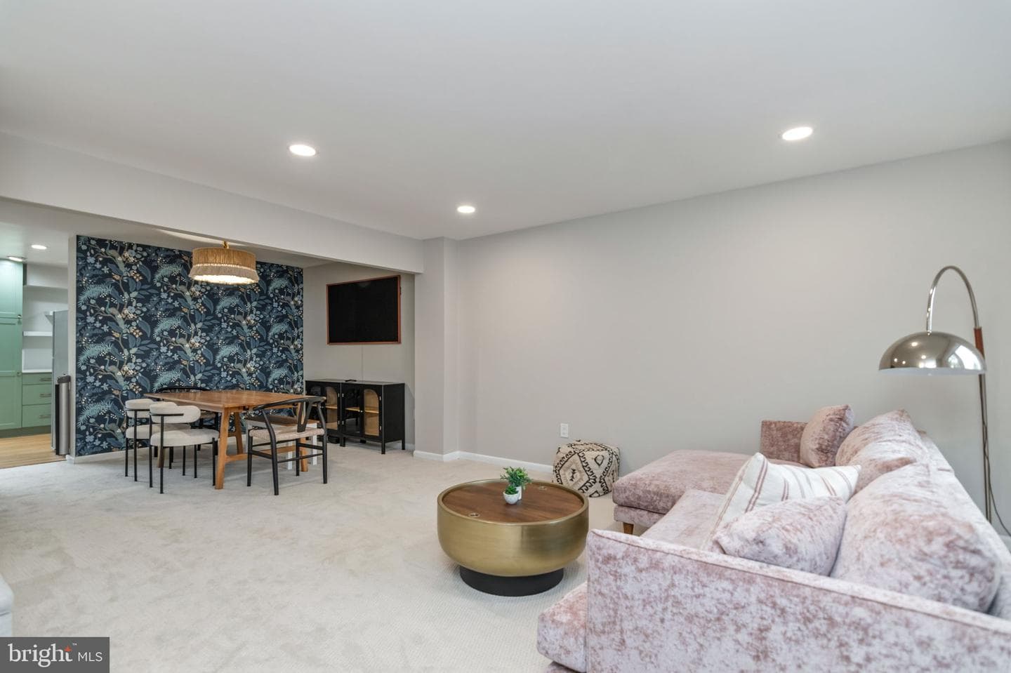 5304 King Charles Way photo 11