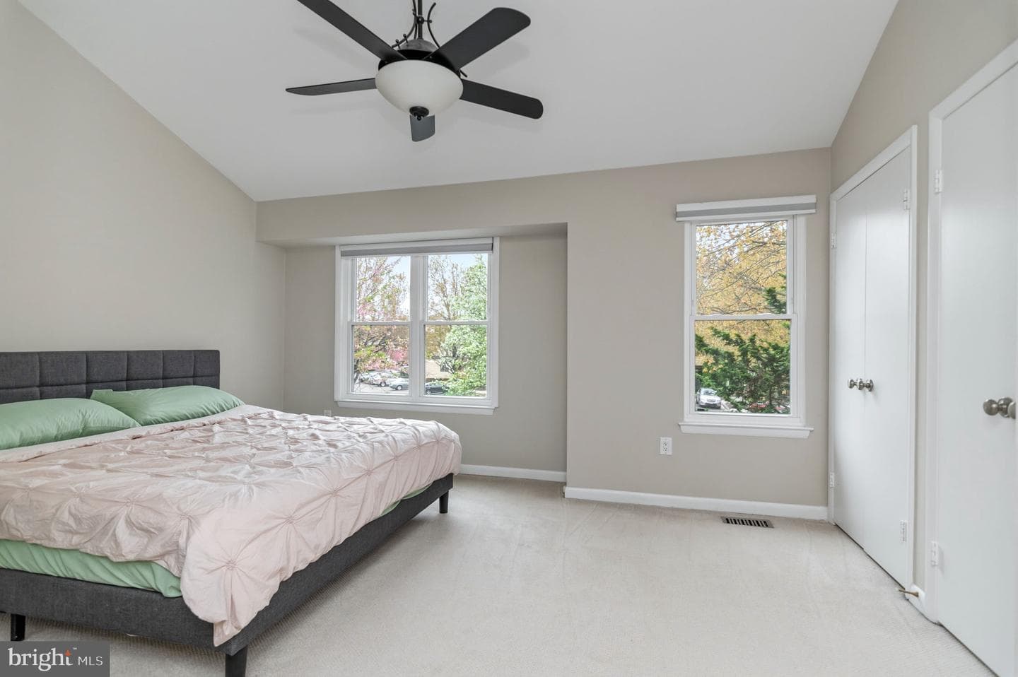 5304 King Charles Way photo 18