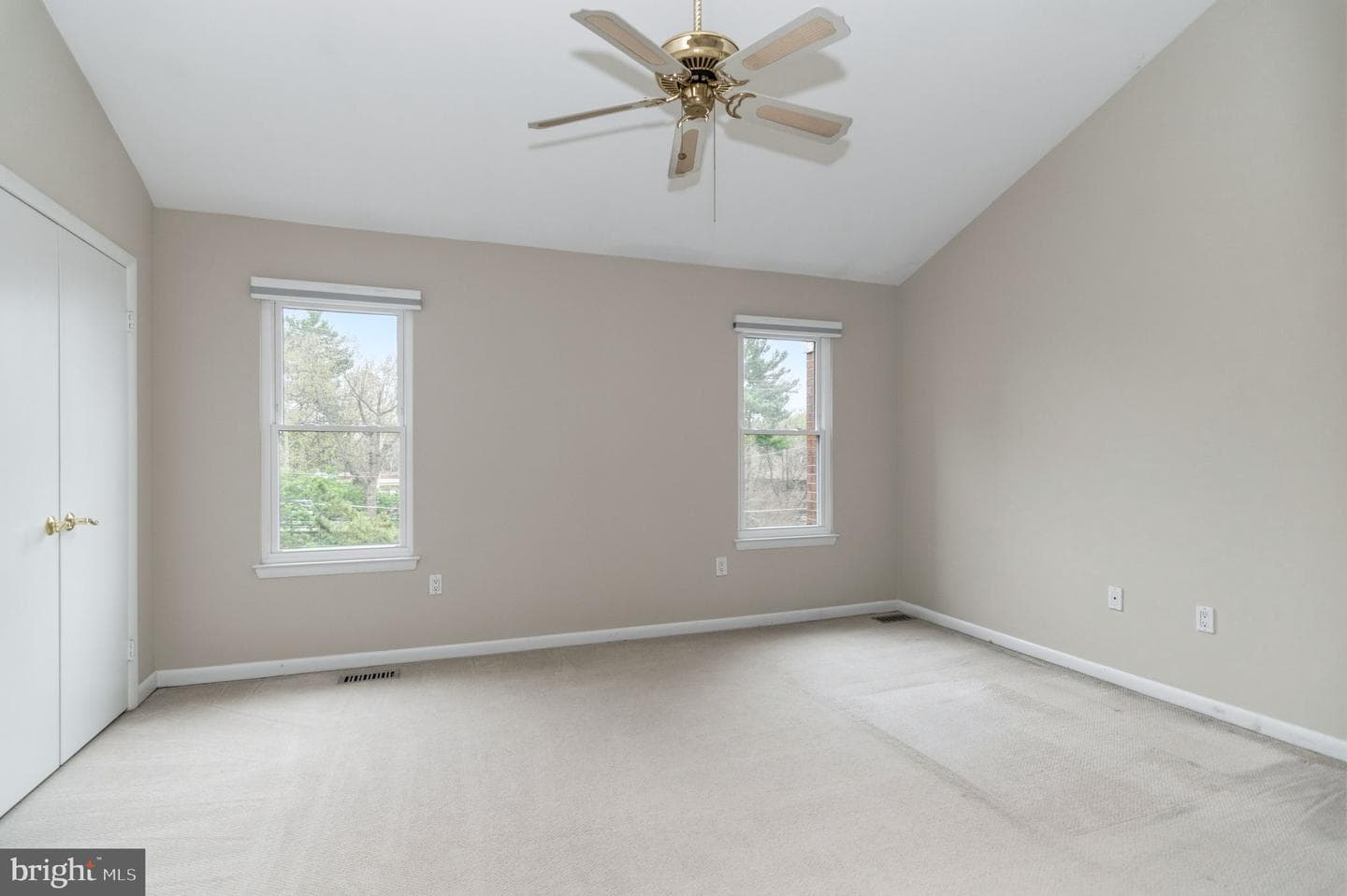 5304 King Charles Way photo 22