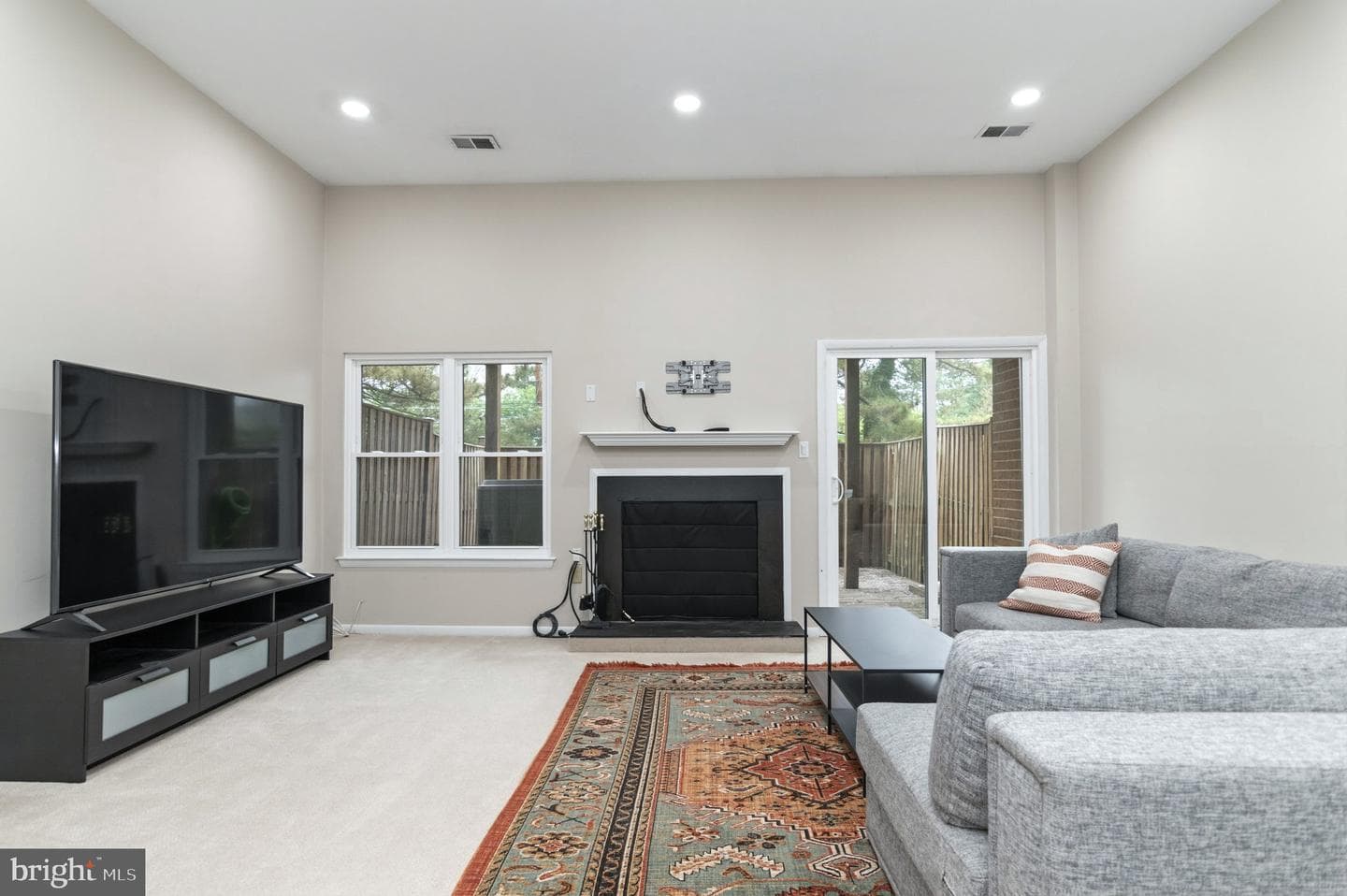 5304 King Charles Way photo 27