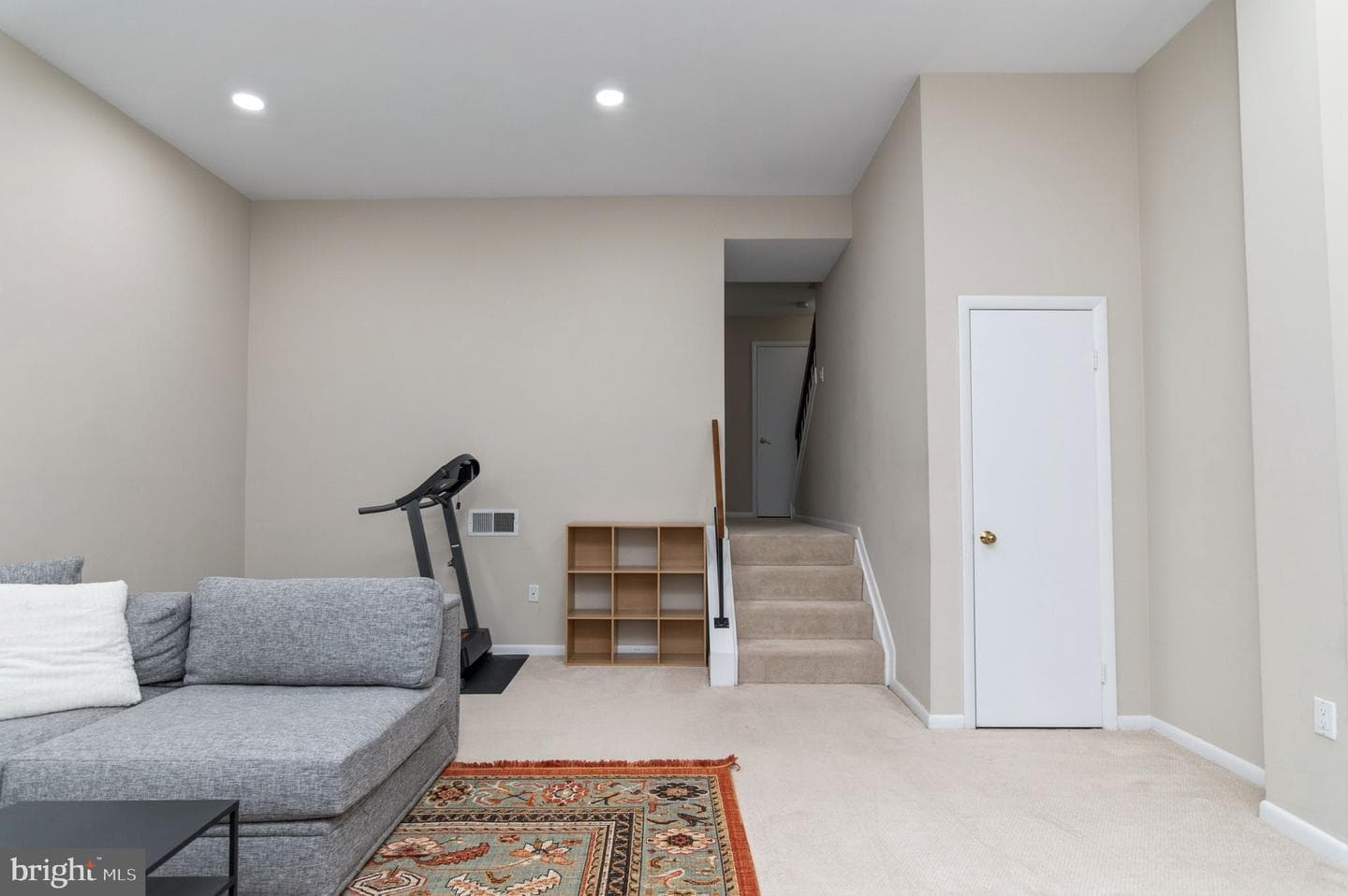 5304 King Charles Way photo 29