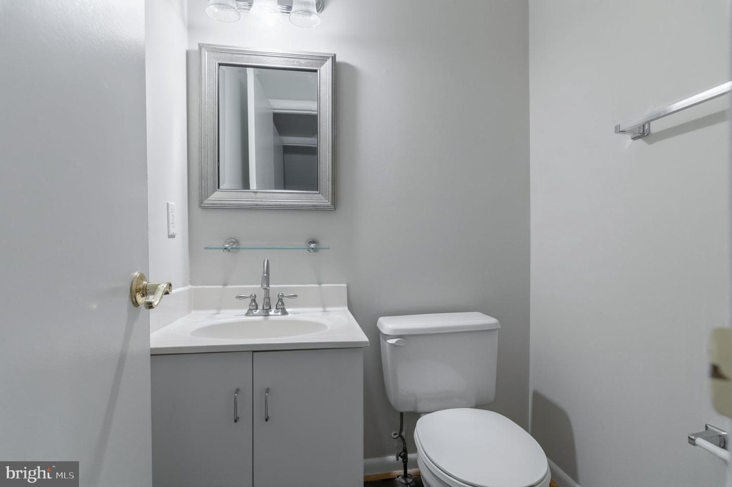 5304 King Charles Way photo 32