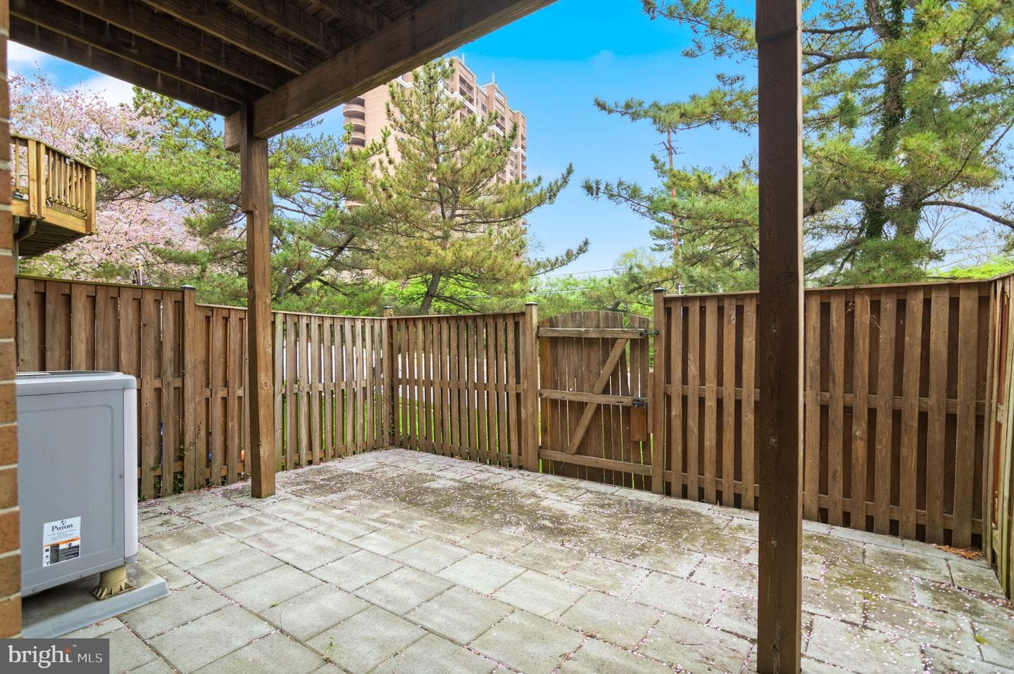 5304 King Charles Way photo 33