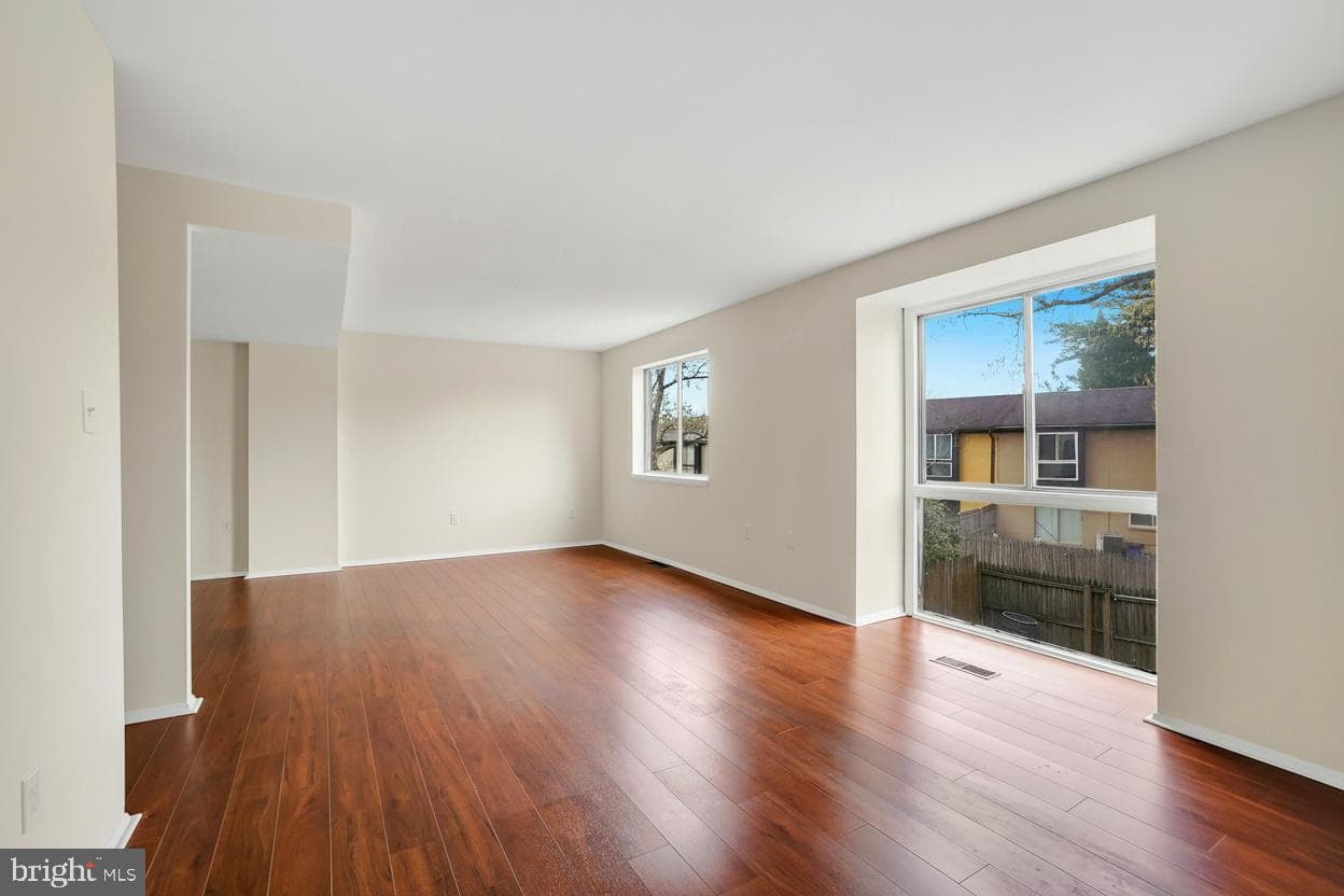 19062 Montgomery Village photo 14