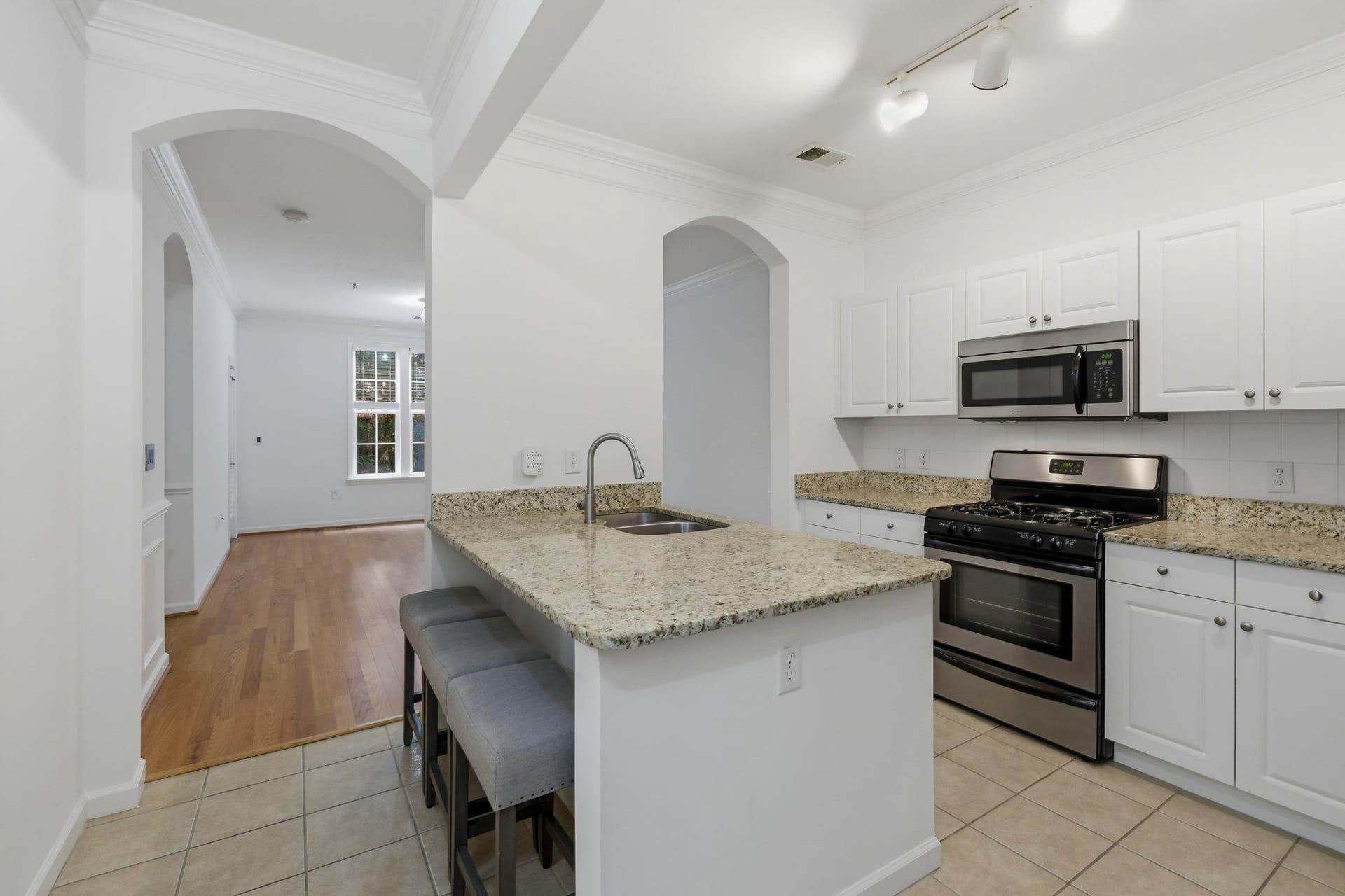 31 Booth Street #b55 photo 3