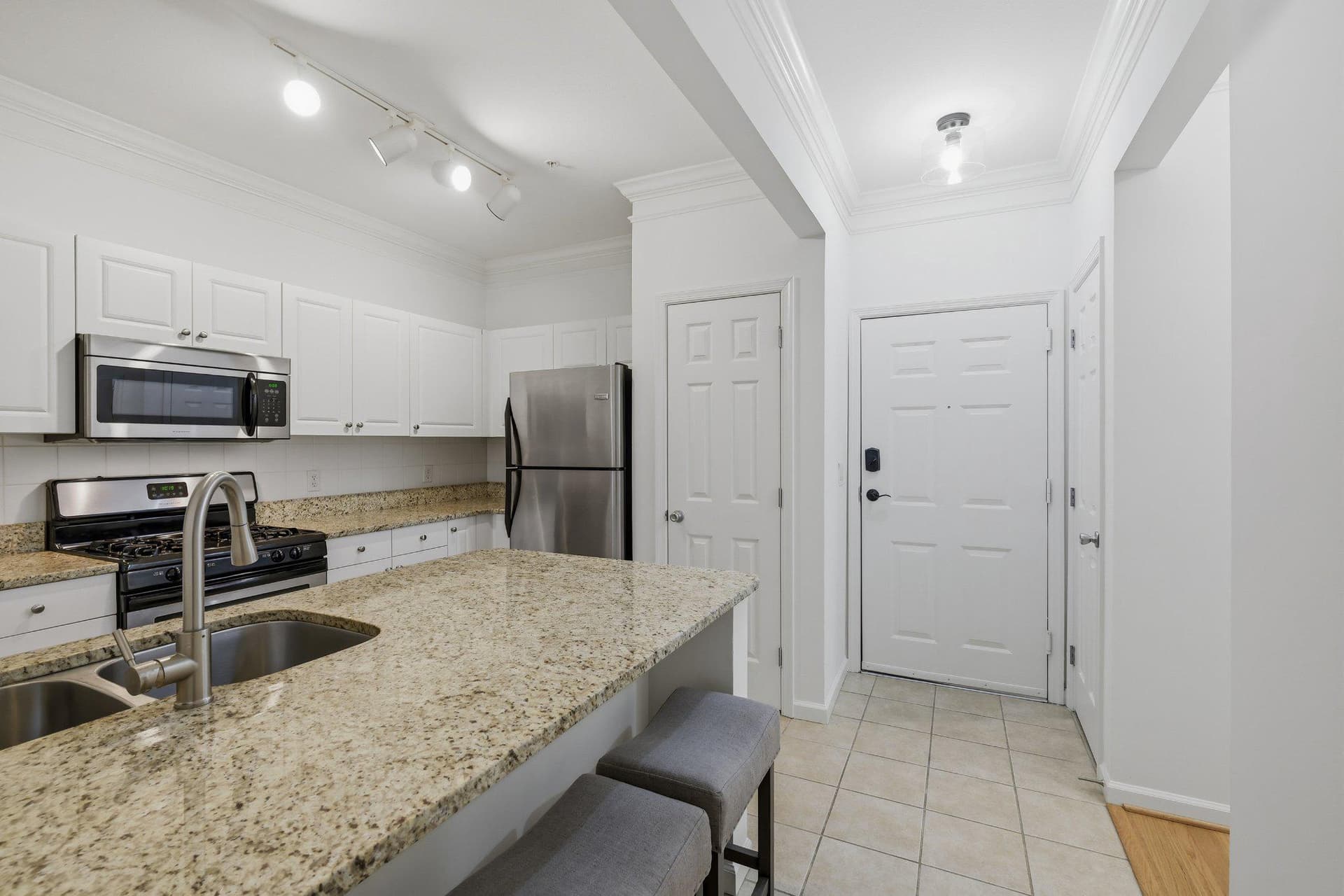 31 Booth Street #b55 photo 4