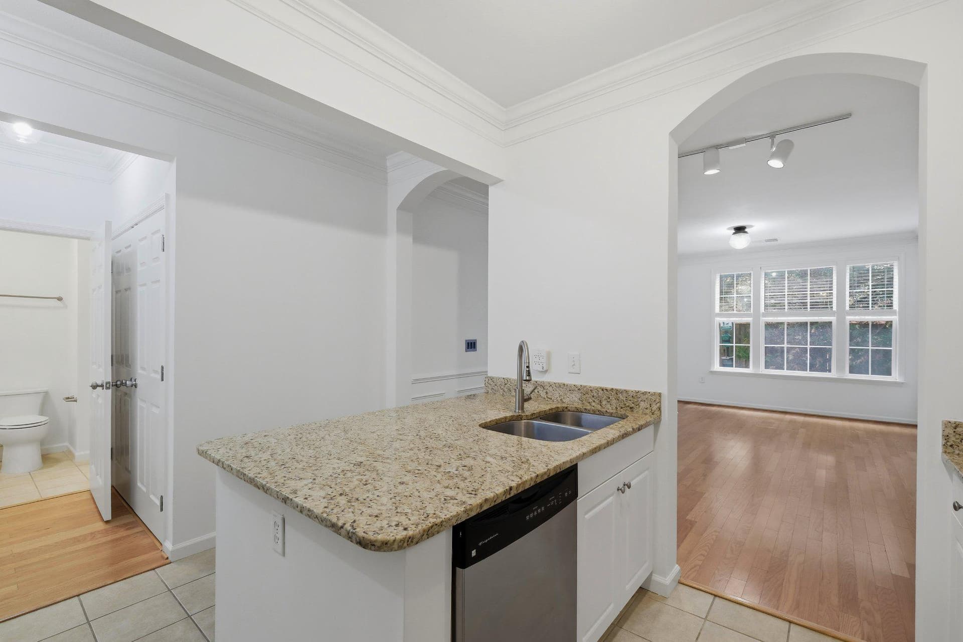 31 Booth Street #b55 photo 5