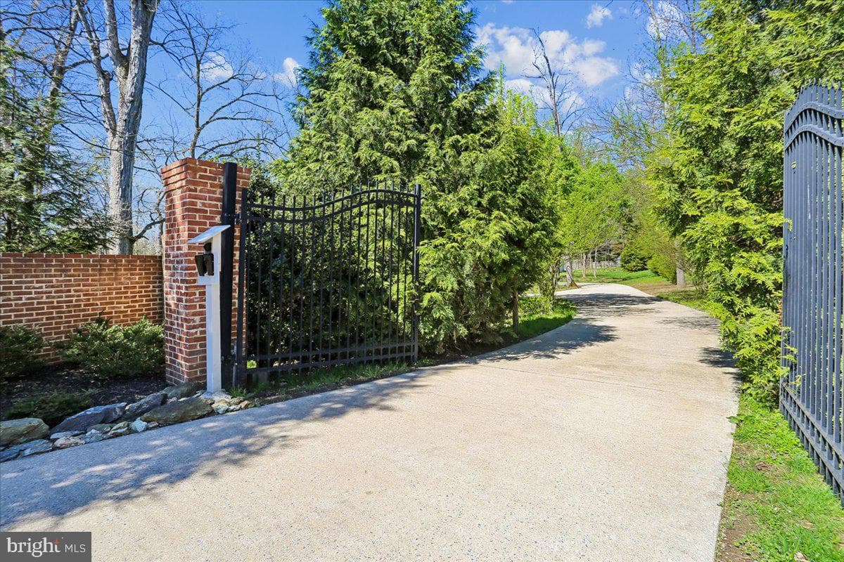 14400 Jones Lane photo 3