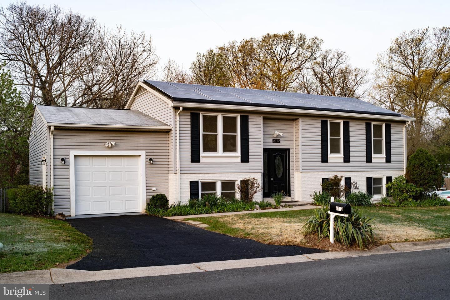 8112 Shady Spring Drive photo 2