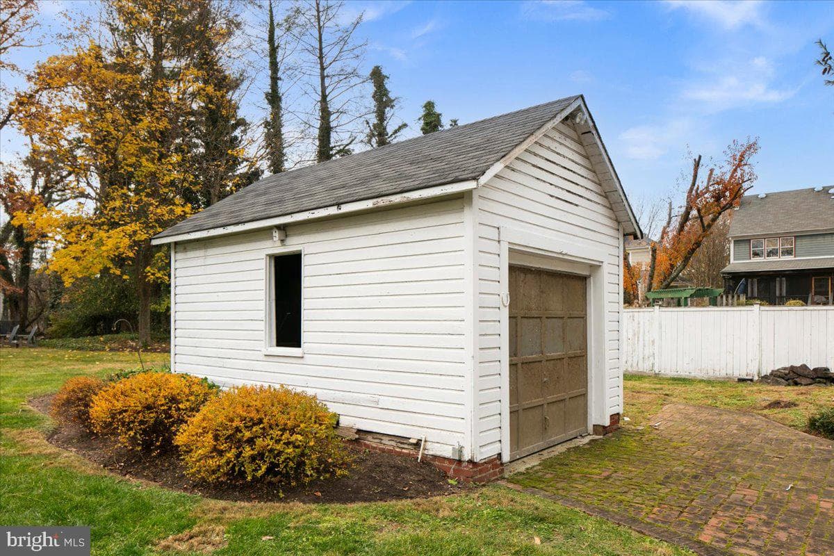 10400 Montgomery Avenue photo 81