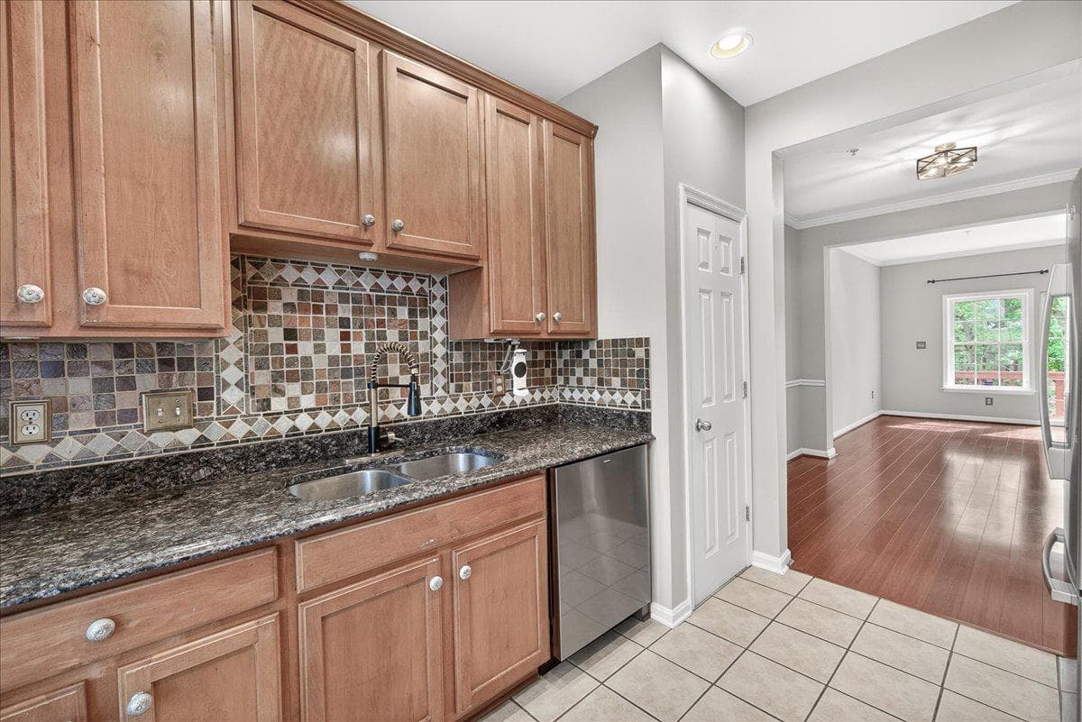 18733 Falling River Drive photo 15