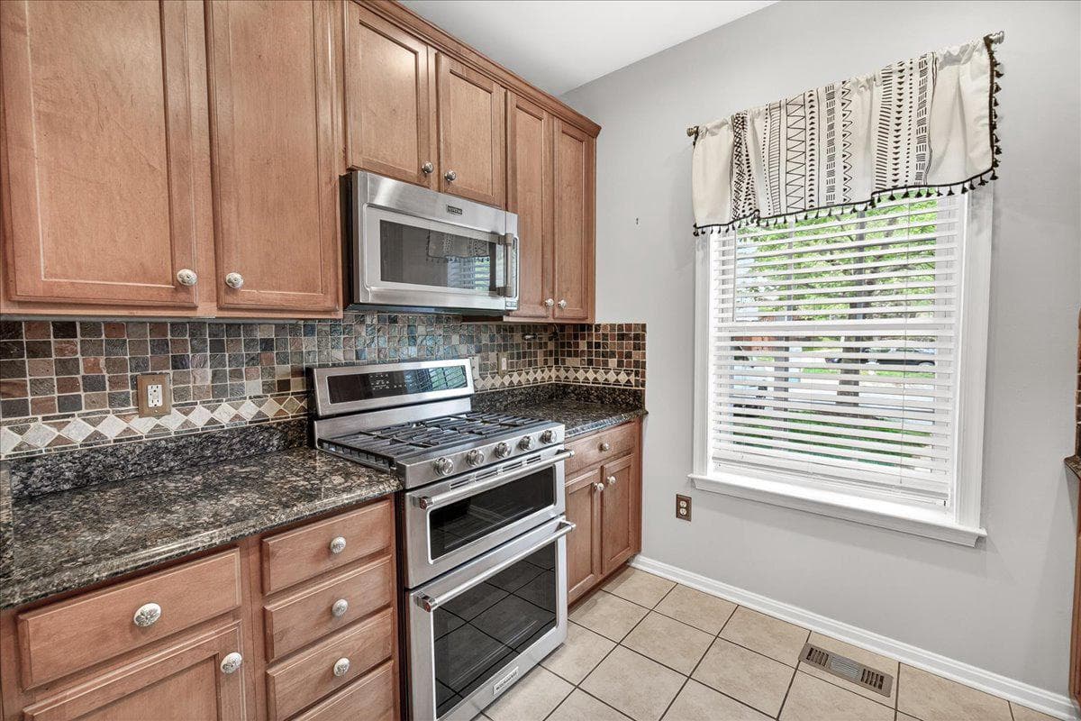 18733 Falling River Drive photo 16